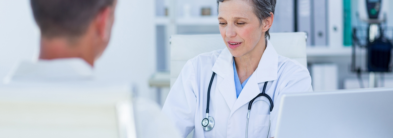A female doctor speaking with a patient.